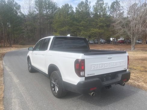 Used 2024 Honda Ridgeline Sport image 7