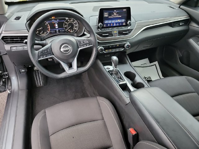 Used 2025 Nissan Altima 2.5 SV FWD image 17