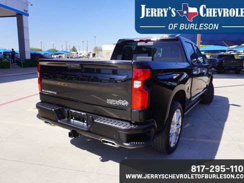 Used 2025 Chevrolet Silverado 1500 High Country w/ High Country Premium Package AWD/4WD image 5