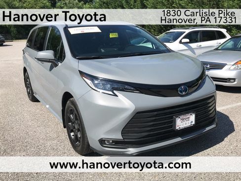 Certified 2025 Toyota Sienna XLE Woodland Edition AWD/4WD image 1