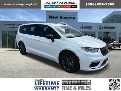 New 2026 Chrysler Pacifica Select