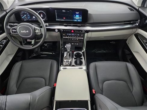 Used 2024 Kia Carnival SX Prestige image 4