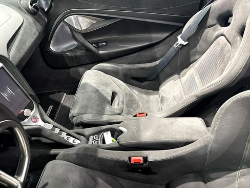 Used 2024 McLaren 750S Spider image 27