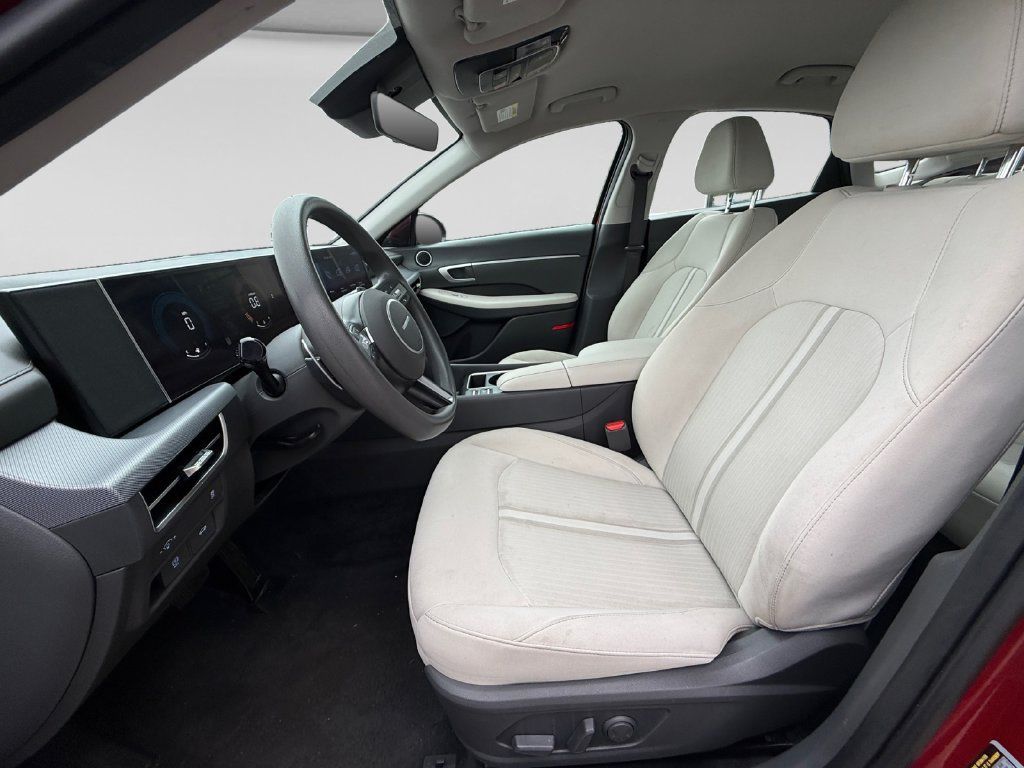 Used 2025 Hyundai Sonata SEL FWD image 21