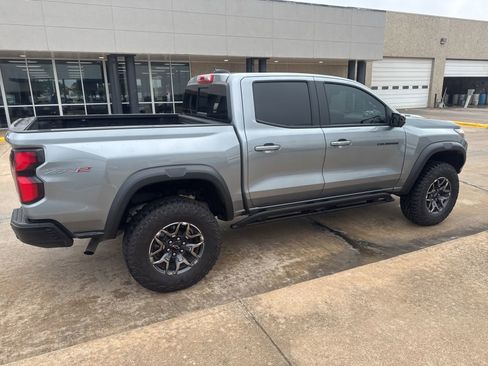 Used 2025 Chevrolet Colorado ZR2 w/ Technology Package AWD/4WD image 9