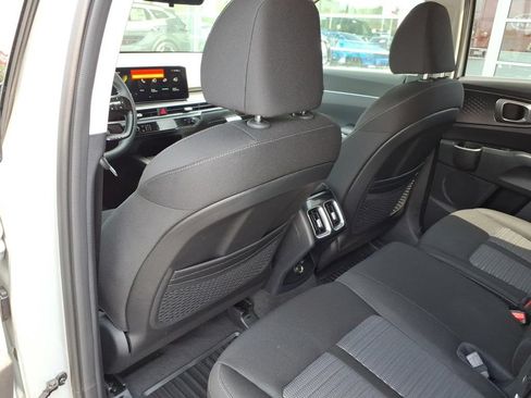New 2026 Kia Sorento LX FWD image 10