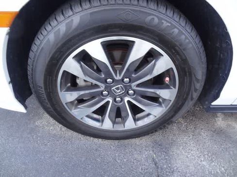 Used 2024 Honda Odyssey EX-L image 18