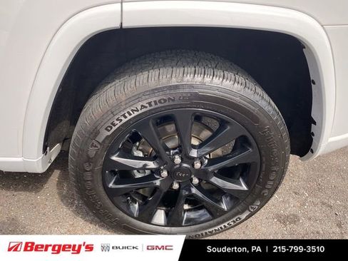 Used 2022 Jeep Grand Cherokee Laredo X AWD/4WD image 36