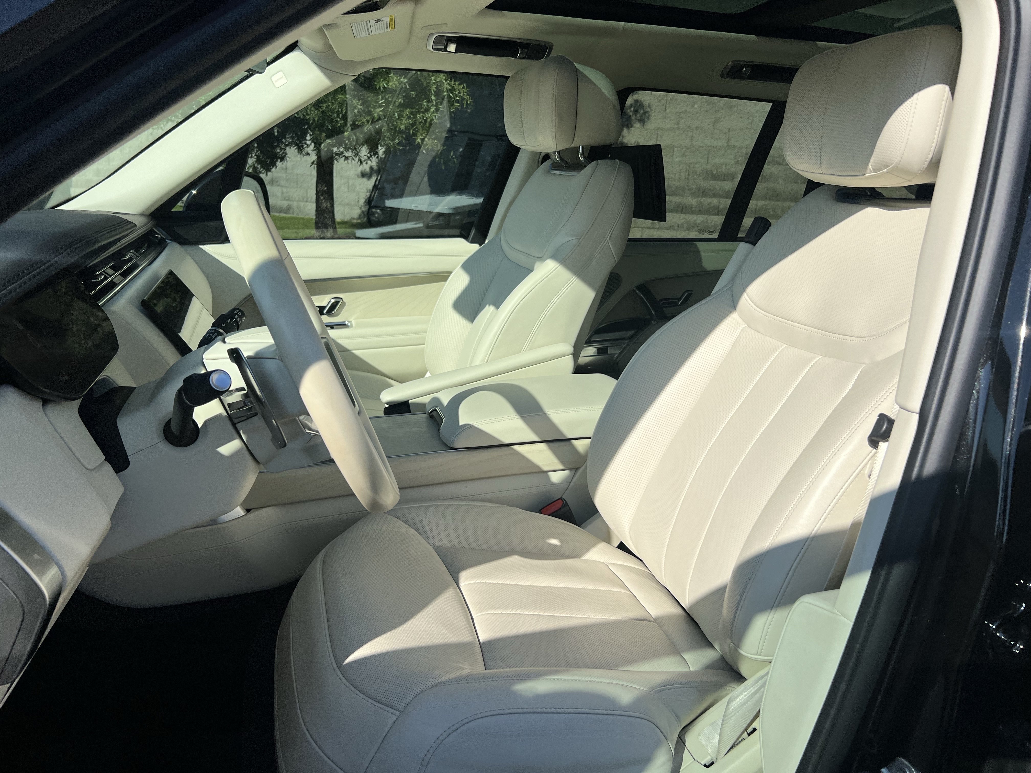 Certified 2024 Land Rover Range Rover Autobiography AWD/4WD image 16