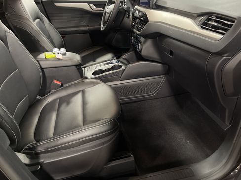 Used 2022 Ford Escape SEL image 13