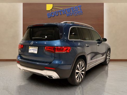 Used 2022 Mercedes-Benz GLB 250 image 4