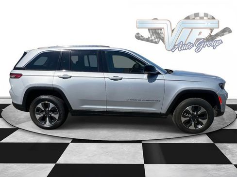 Certified 2023 Jeep Grand Cherokee 4WD 4xe w/ Luxury Tech Group II image 3