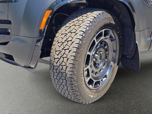 New 2026 Land Rover Defender 110 OCTA AWD/4WD image 32