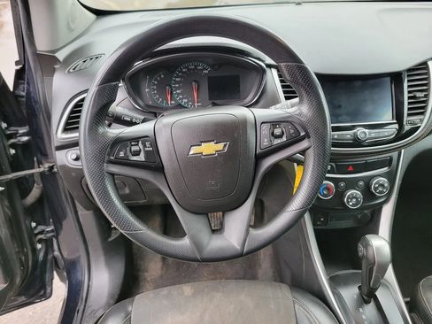 Used 2021 Chevrolet Trax LT AWD/4WD image 6