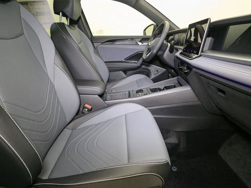 New 2026 Volkswagen Tiguan SE R-Line AWD/4WD image 15