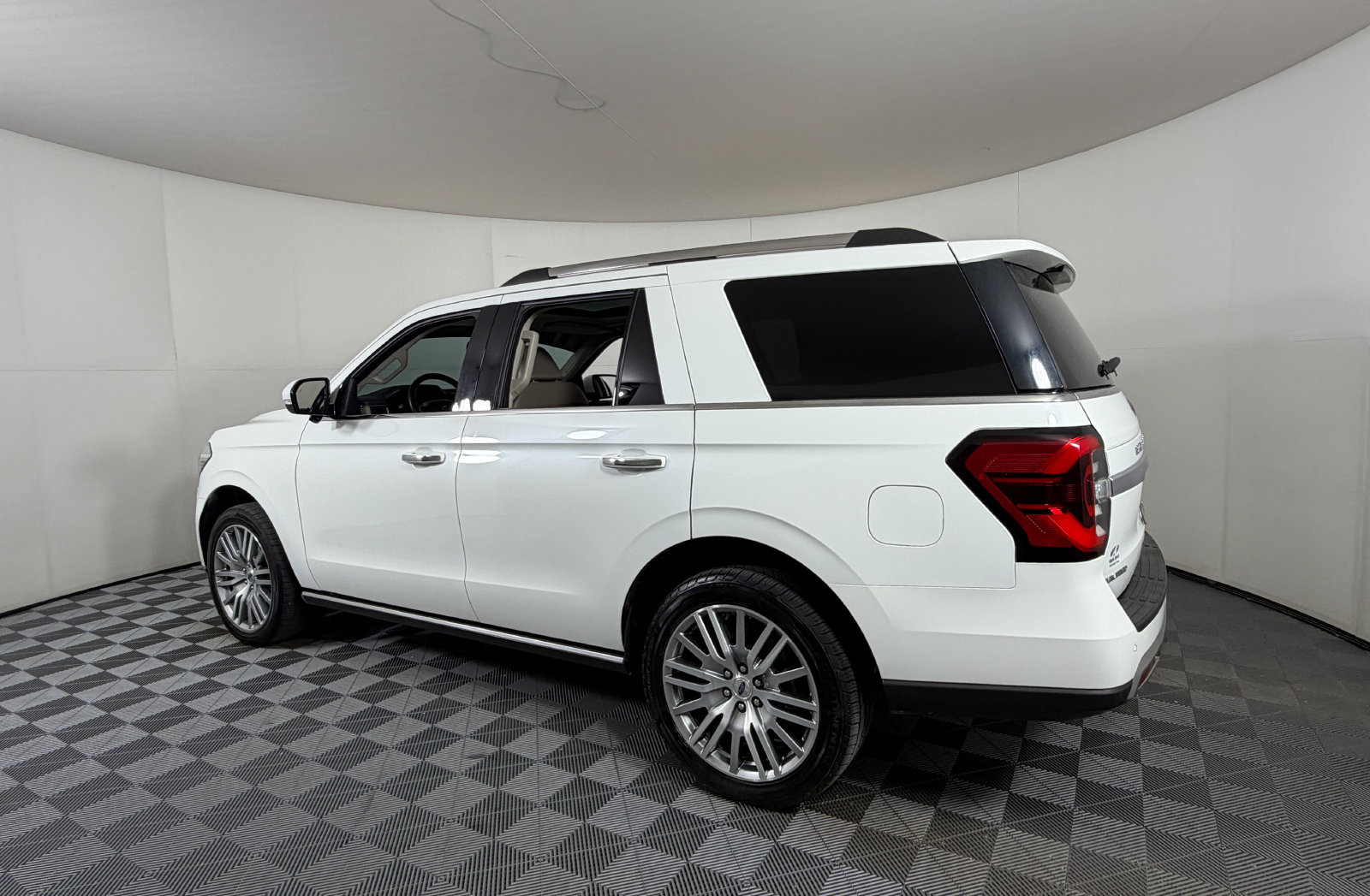 Used 2023 Ford Expedition Limited RWD image 3