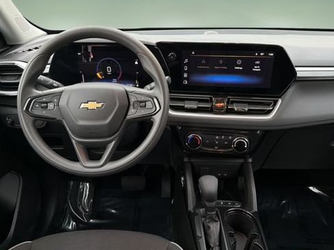 Used 2025 Chevrolet TrailBlazer LT AWD/4WD image 10