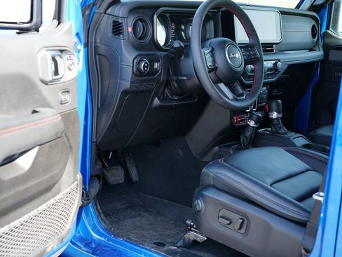 Used 2024 Jeep Gladiator Rubicon AWD/4WD image 13