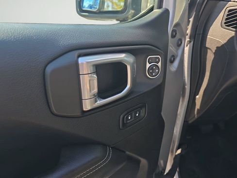 Used 2019 Jeep Wrangler Unlimited Sahara w/ Quick Order Package 24M Moab AWD/4WD image 24