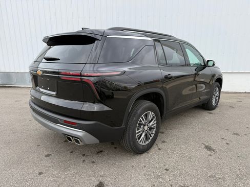 Used 2025 Chevrolet Traverse LT image 8
