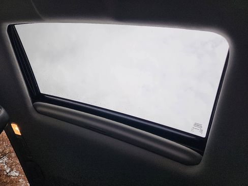 Used 2017 Toyota Highlander XLE image 12