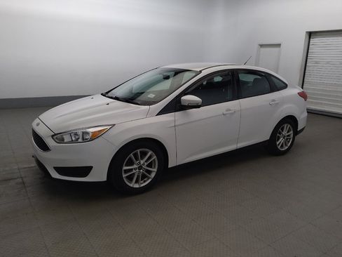 Used 2017 Ford Focus SE w/ Cold Weather Package FWD image 2