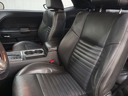 Used 2014 Dodge Challenger SXT Plus image 26