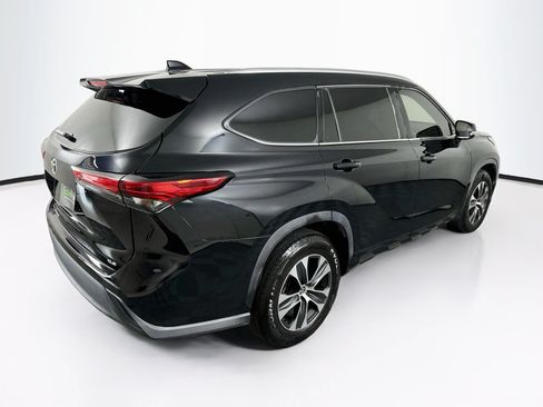 Used 2020 Toyota Highlander XLE FWD image 9