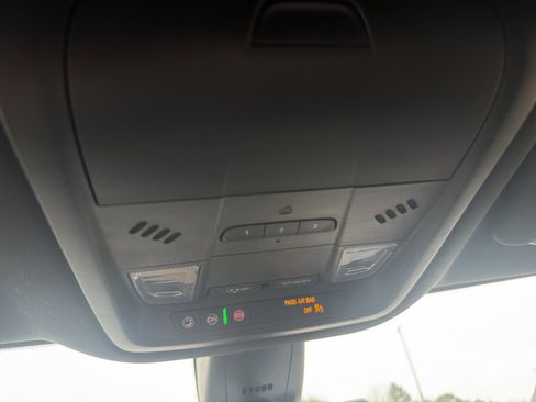 Used 2024 Buick Enclave Premium image 33