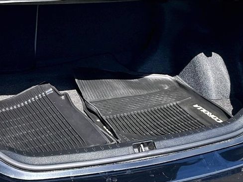 Used 2017 Toyota Corolla LE w/ Carpet Mat Package (TMS) FWD image 31