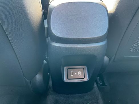 Used 2025 Hyundai Elantra SEL image 23