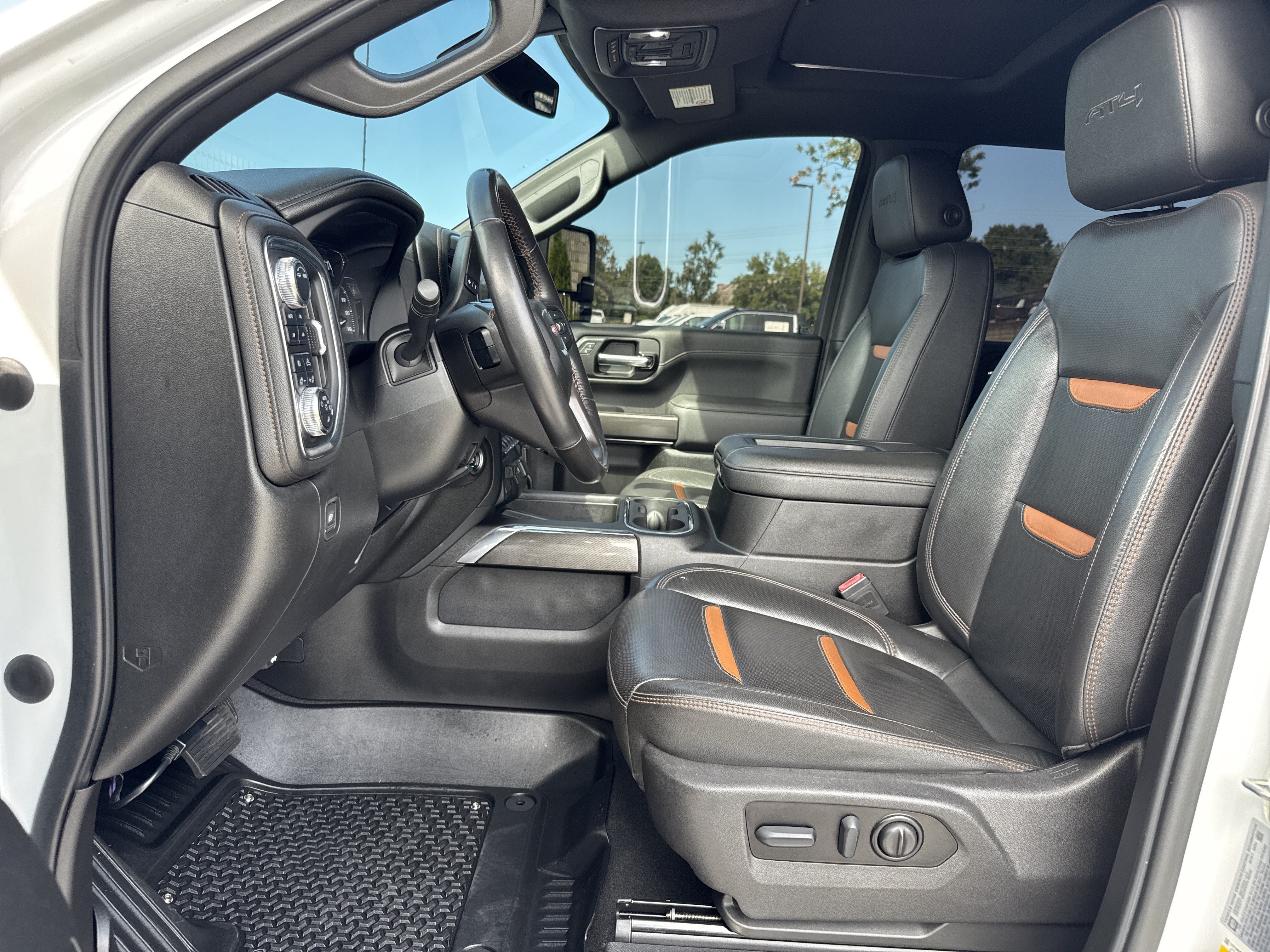 Used 2022 GMC Sierra 3500 AT4 w/ AT4 Preferred Package AWD/4WD image 17
