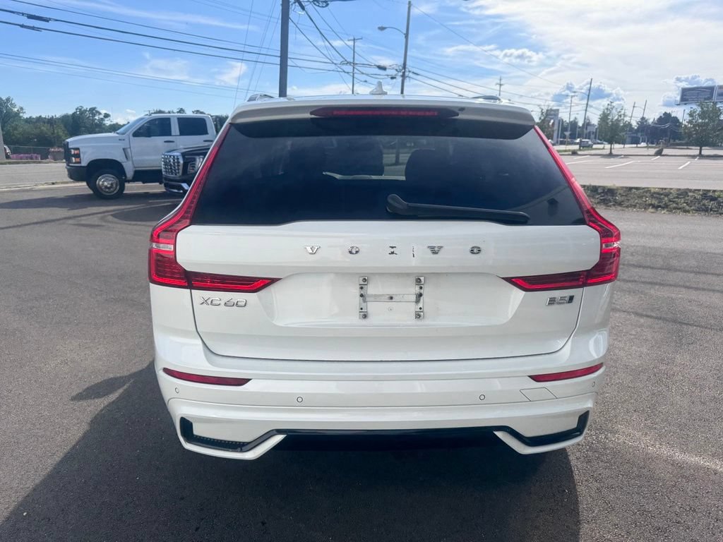 Used 2025 Volvo XC60 B5 Plus AWD/4WD image 8