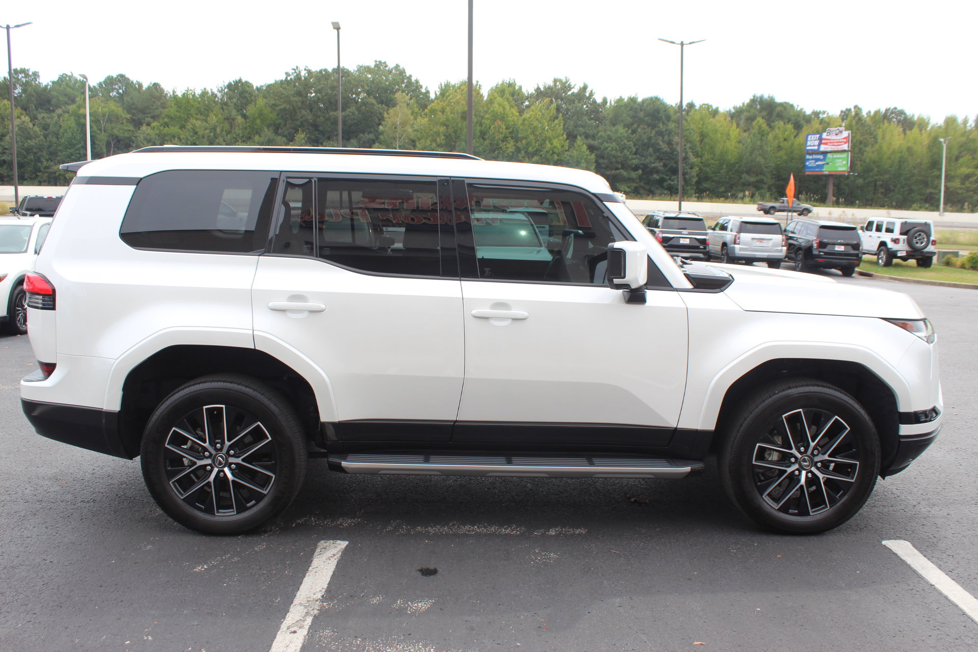 Used 2024 Lexus GX 550 w/ Accessory Package (Z1) AWD/4WD image 5