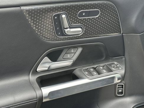 Certified 2025 Mercedes-Benz GLB 250 image 12