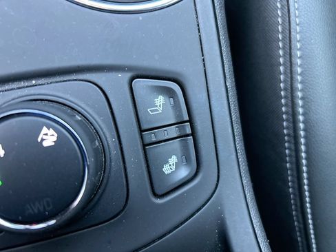 Used 2022 GMC Terrain SLT AWD/4WD image 32