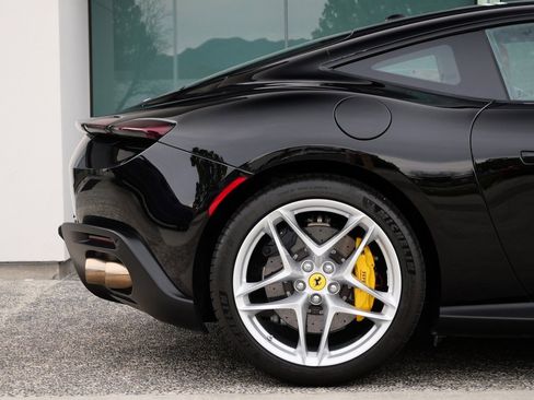 Used 2022 Ferrari Roma image 9