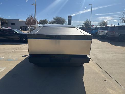 Used 2024 Tesla Cybertruck AWD Crew Cab image 4