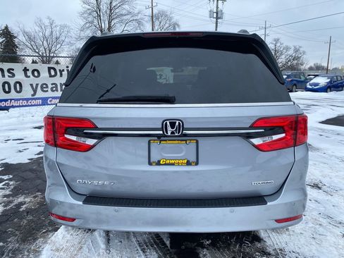 Used 2024 Honda Odyssey Touring image 3