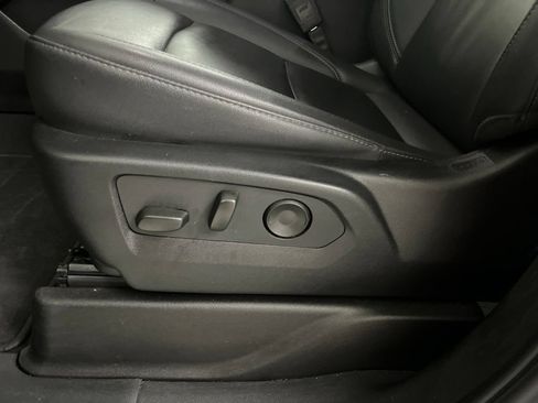 Used 2025 Chevrolet Suburban Z71 AWD/4WD image 54