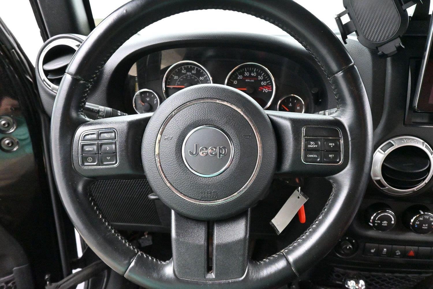 Used 2017 Jeep Wrangler Unlimited Rubicon AWD/4WD image 16