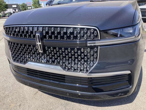 New 2025 Lincoln Navigator Reserve image 10