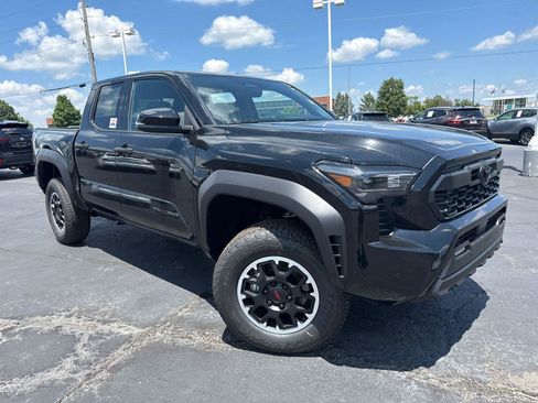 Used 2026 Toyota Tacoma TRD Off-Road AWD/4WD image 2