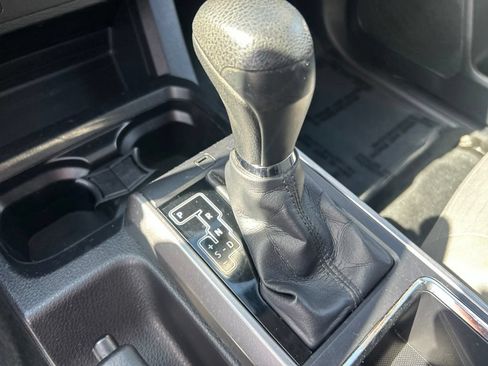 Used 2016 Toyota Tacoma SR5 AWD/4WD image 22