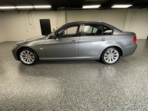 Used 2011 BMW 328i xDrive Sedan AWD/4WD image 9