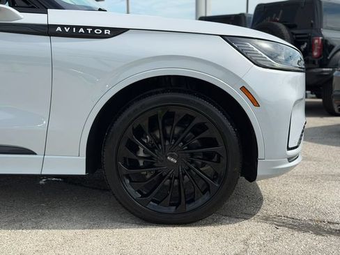 Used 2025 Lincoln Aviator Reserve w/ Equipment Group 201A AWD/4WD image 9