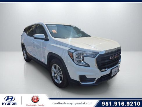 Used 2024 GMC Terrain SLE FWD image 1