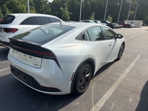 Used 2024 Toyota Prius LE FWD image 6