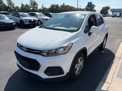 Used 2019 Chevrolet Trax LS w/ Tint and Cruise Package FWD image 5