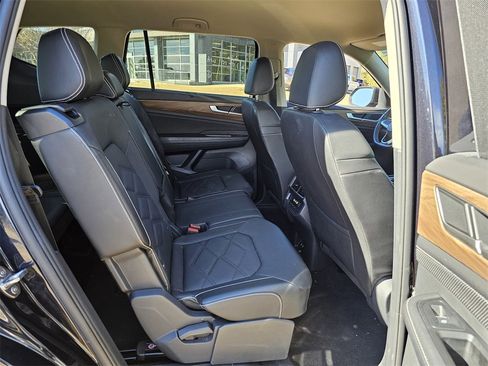 Used 2025 Volkswagen Atlas SE image 27